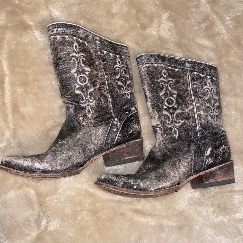 Corral size 9.5 boots grey embroidered western cowboy boots